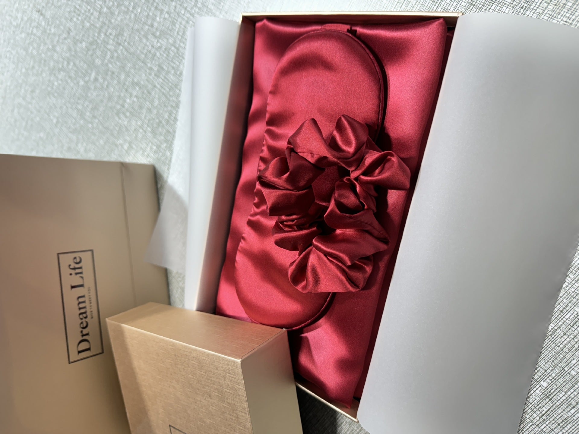 Luxurious 4-Piece Silk Pajama Set with Hidden Zipper Pillowcase by PureSilk 7