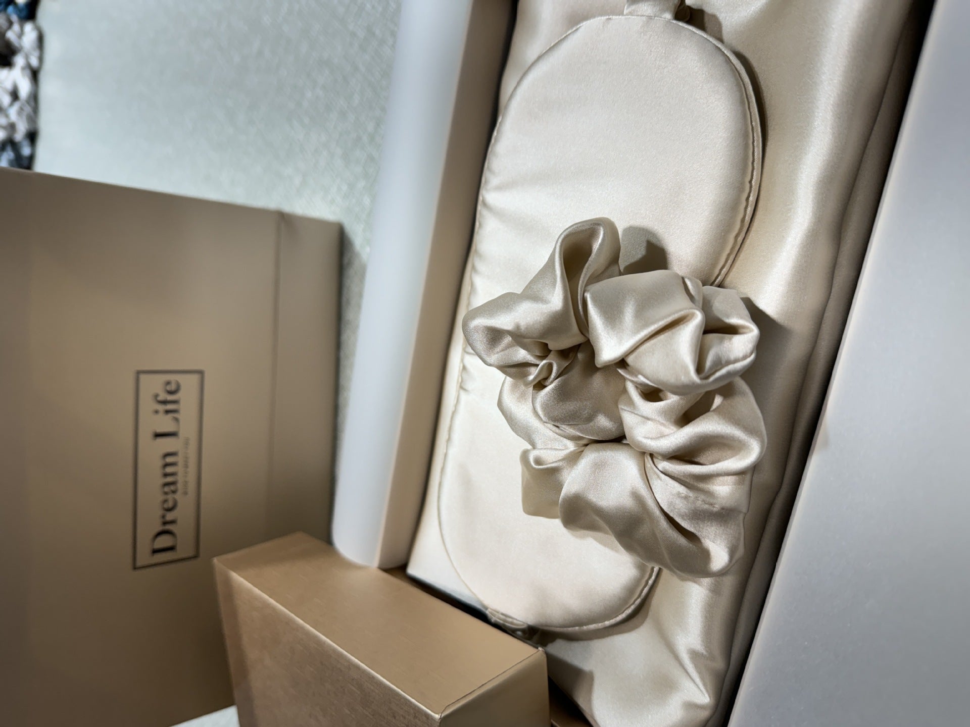 Luxurious 4-Piece Silk Pajama Set with Hidden Zipper Pillowcase by PureSilk 8